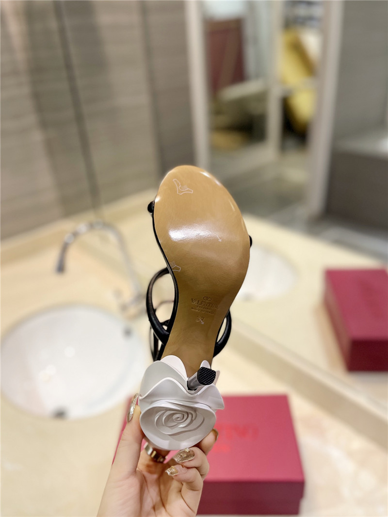 Va1e*ntin0 women’s black heel sandals