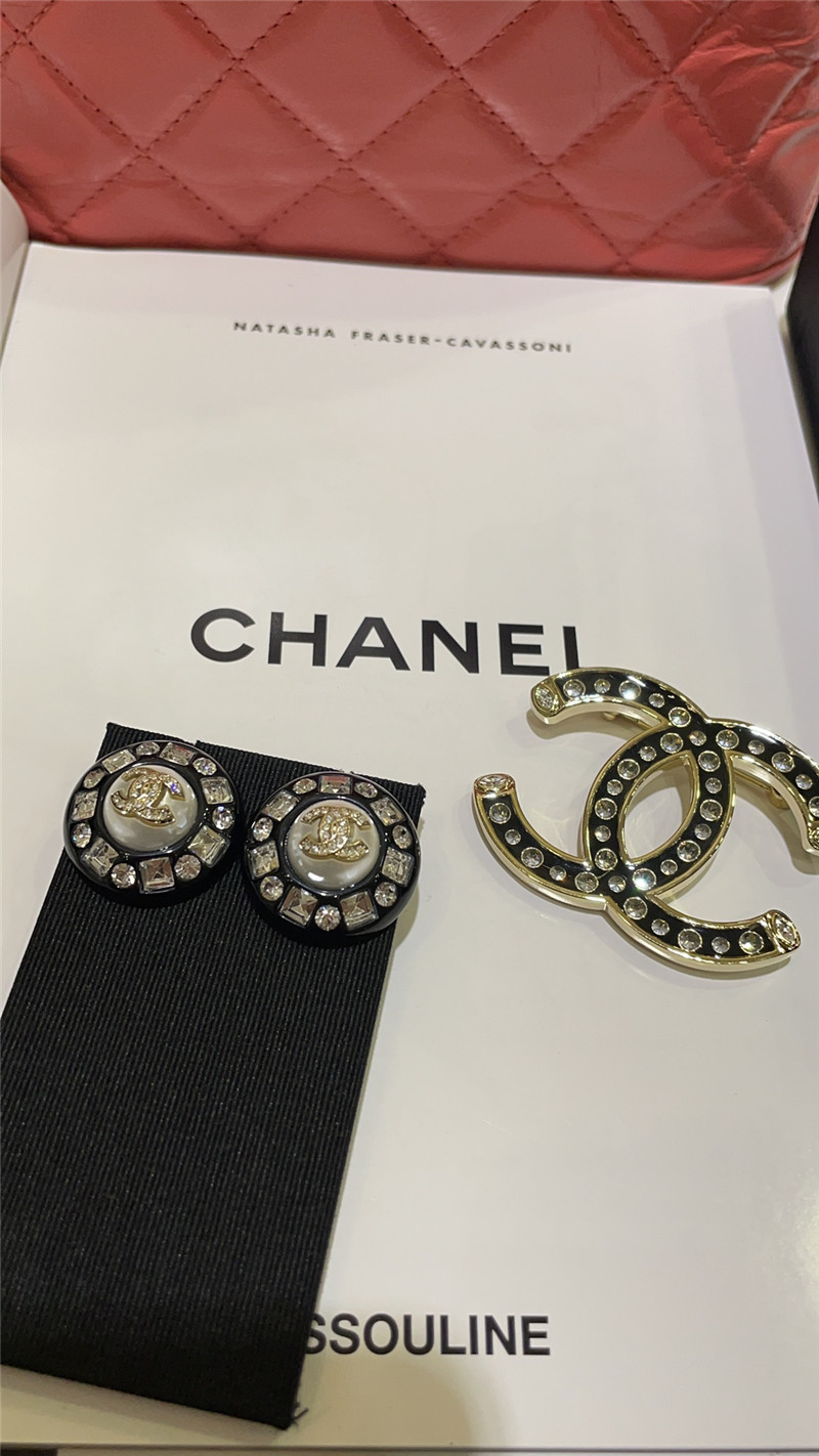 ch**el acrylic full D1am0nd double c round earrings