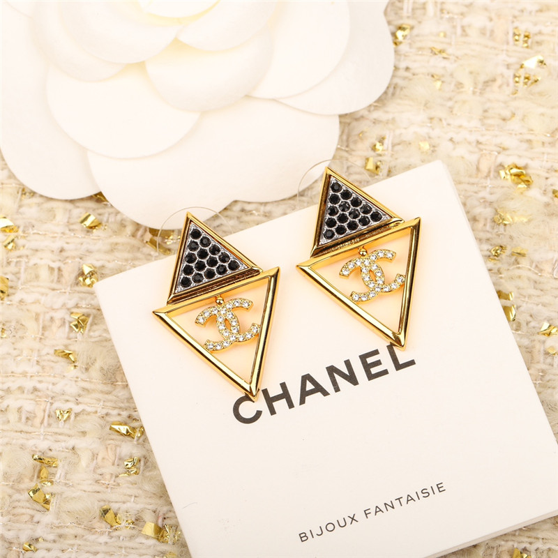 ch**el double c triangle white D1am0nd earrings