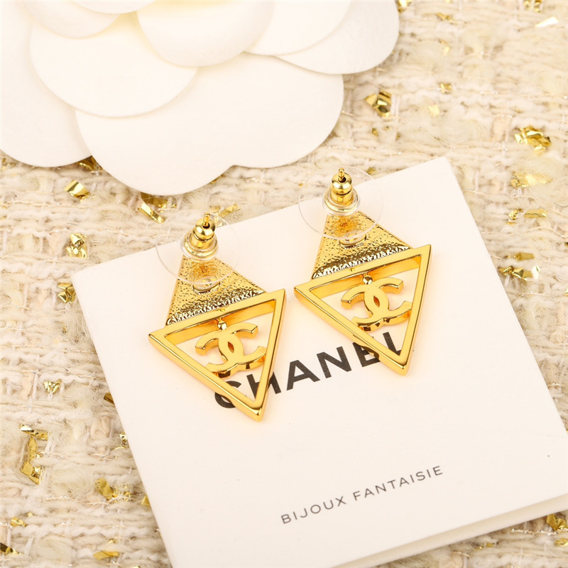 ch**el double c triangle white D1am0nd earrings