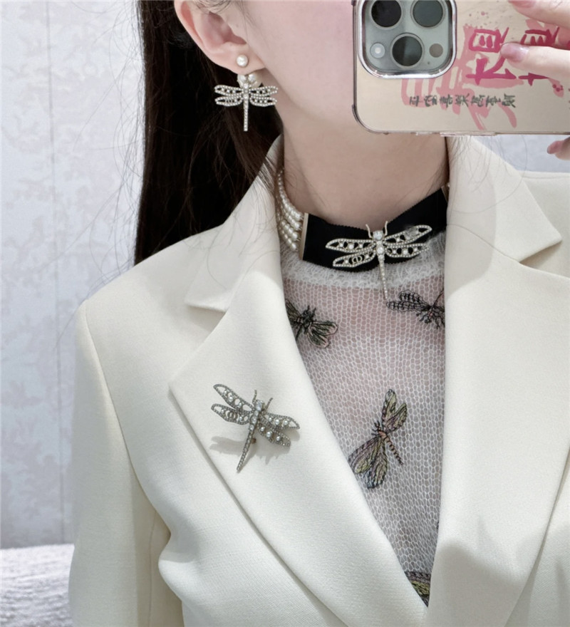 D10r dragonfly brooch