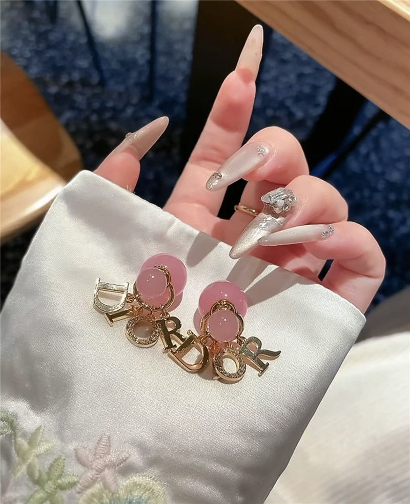 D10r pink pearl earrings