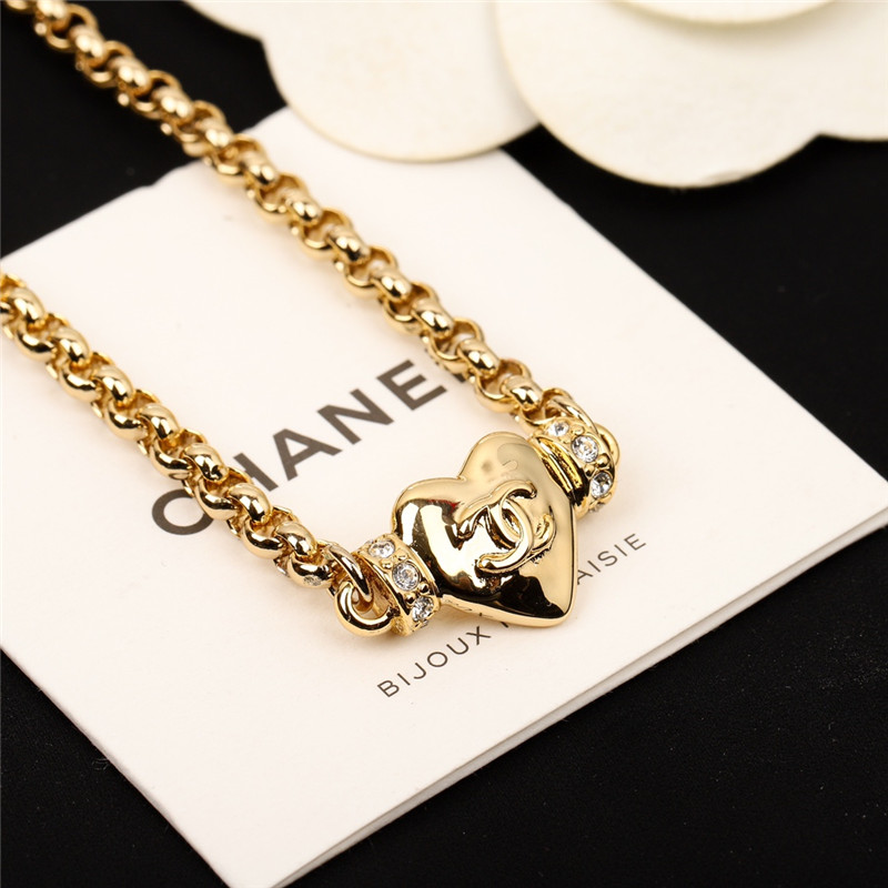 Ch**el glossy heart choker necklace