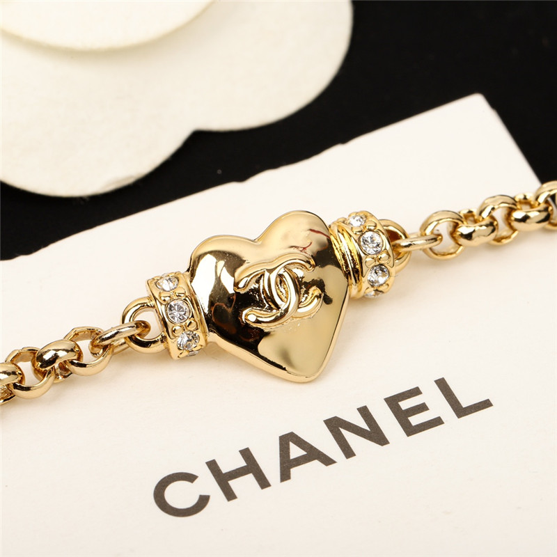 Ch**el glossy heart choker necklace