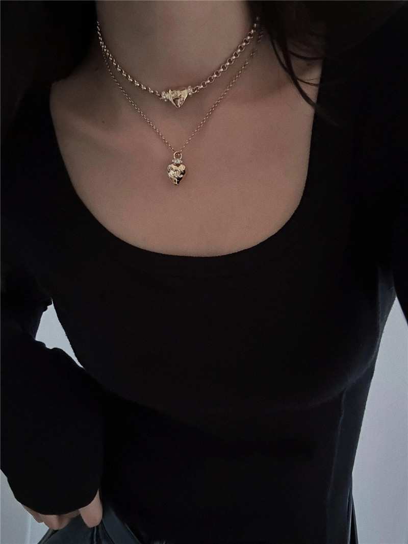 Ch**el glossy heart choker necklace