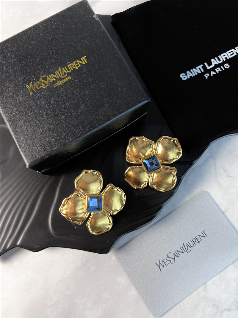 Y51 vintage four petal flower rhinestone earrings