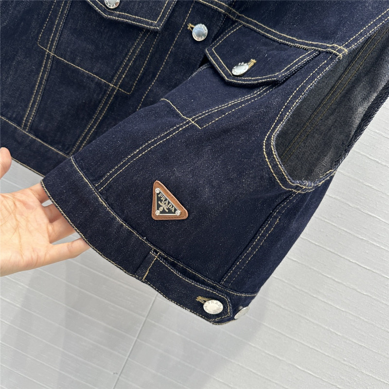 Pra*a functional style vest replica clothing sites