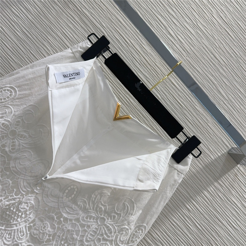 Va1e*ntin0 white hollow embroidered shirt set