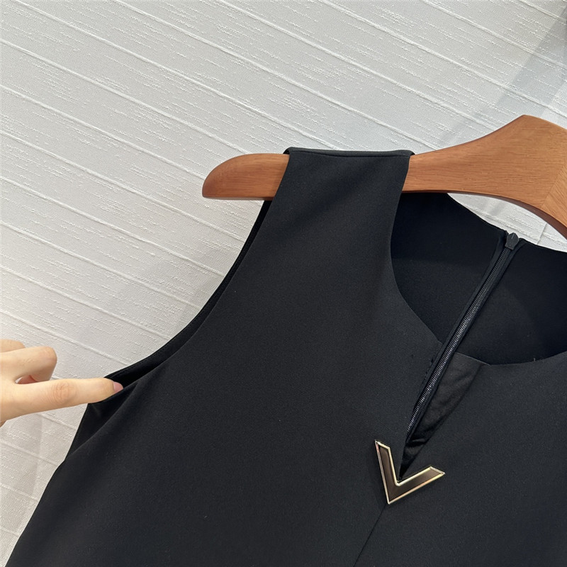 Va1e*ntin0 heavy luxury dress replicas clothes