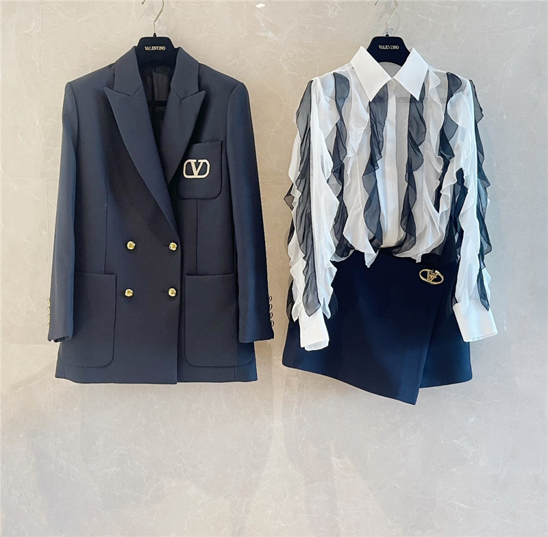 Va1e*ntin0 new suits replica designer clothing websites