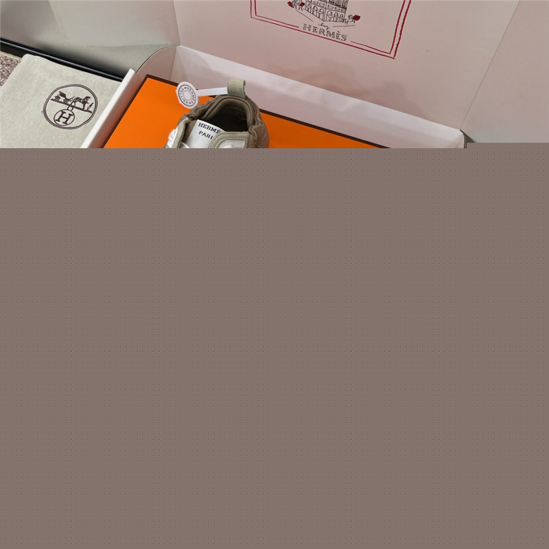 H**me5 brown flat round toe lace-up sneakers