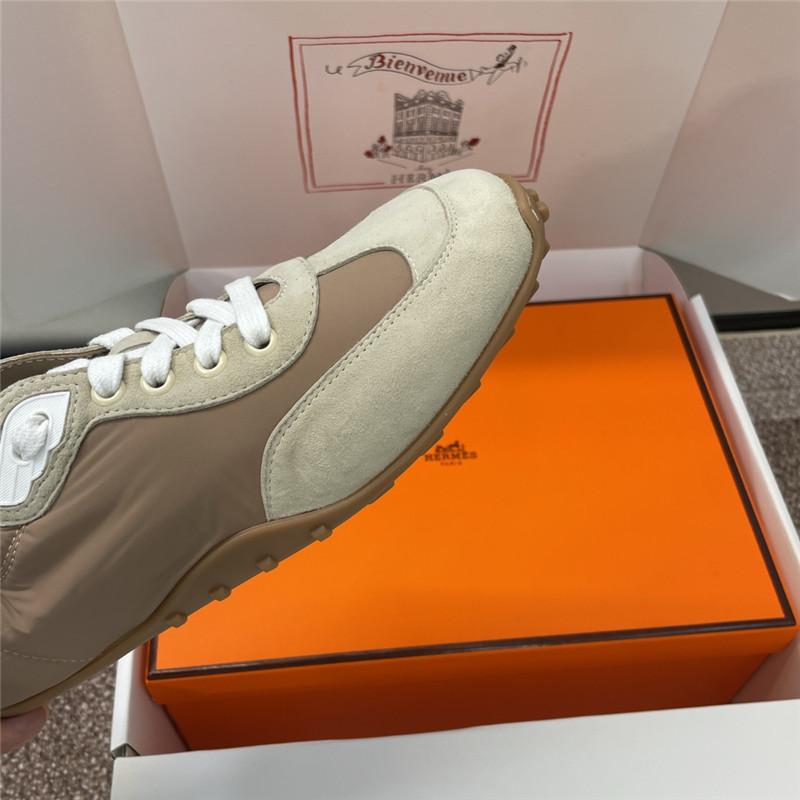 H**me5 brown flat round toe lace-up sneakers