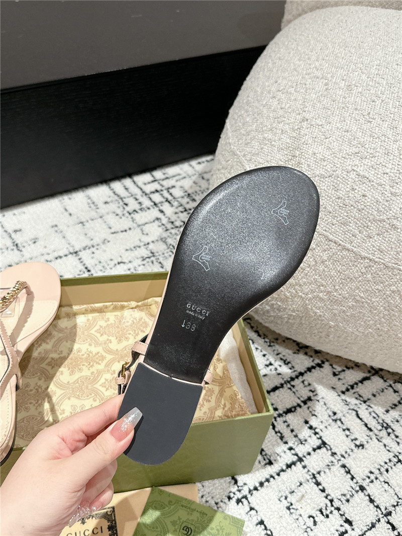 Gvc*1 signoria thong sandal nude patent leather