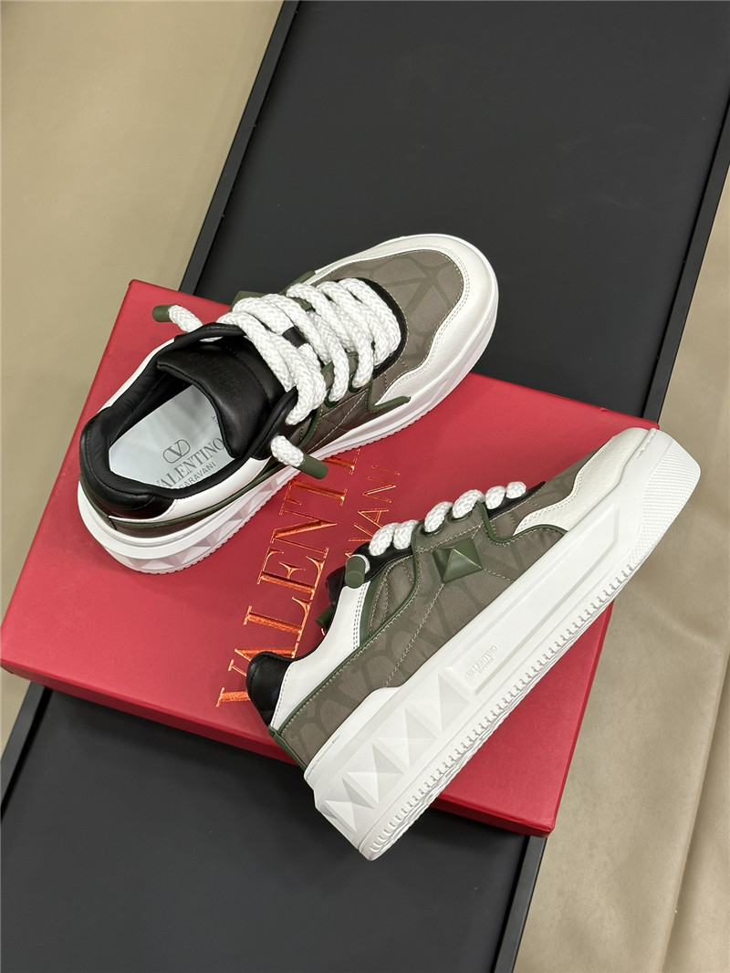 Va1e*ntin0 gray one stud xl low-top sneakers