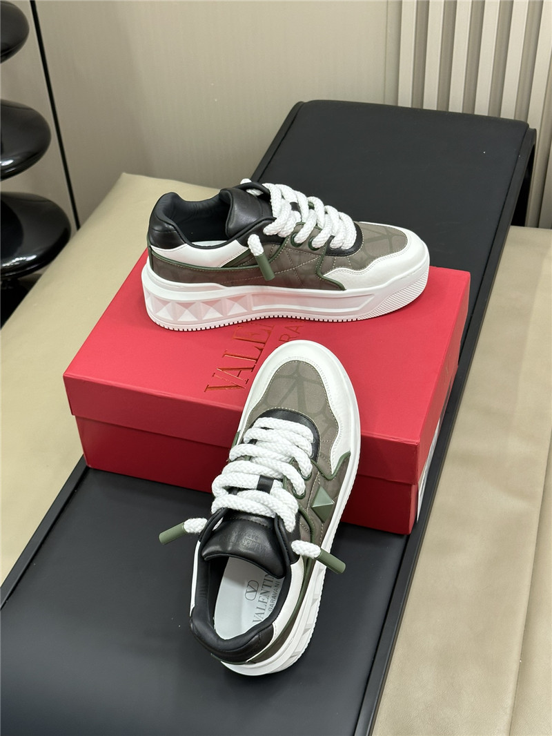 Va1e*ntin0 gray one stud xl low-top sneakers