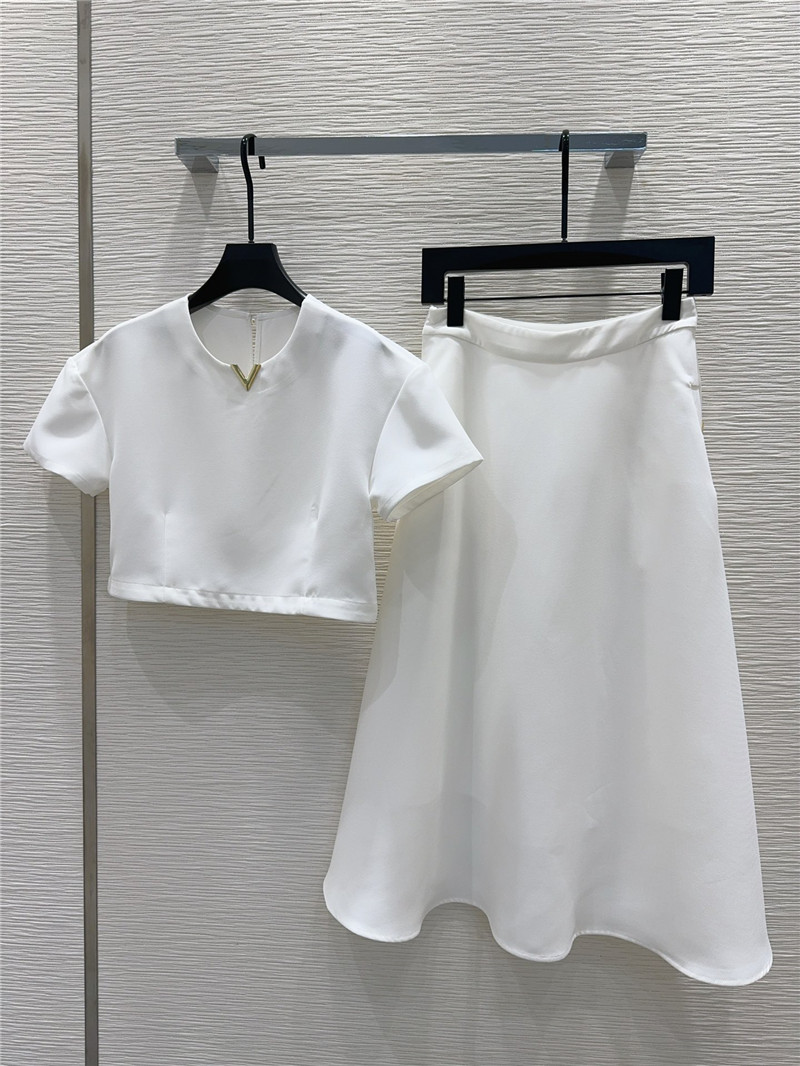 Va1e*ntin0 short-sleeved top + a-line long skirt replica clothing sites