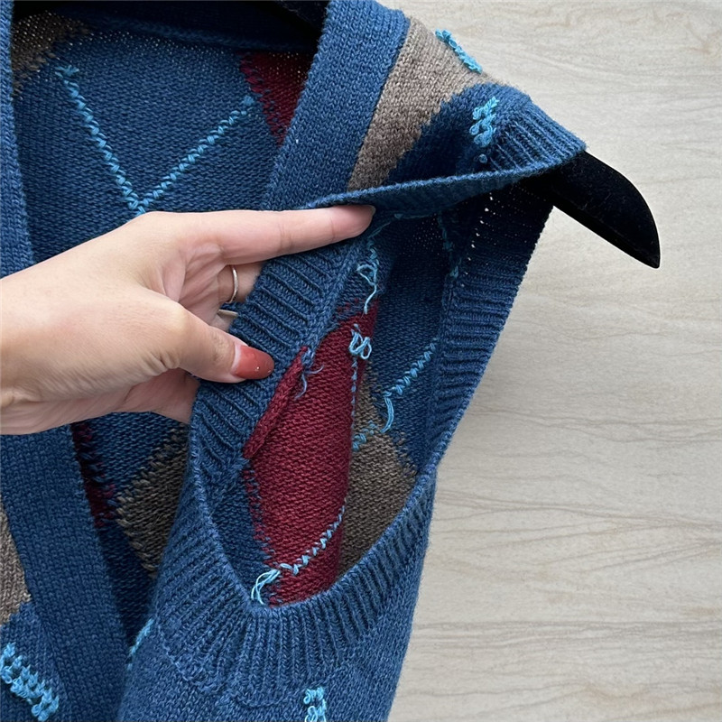 ch**el D1am0nd jacquard knit vest in navy