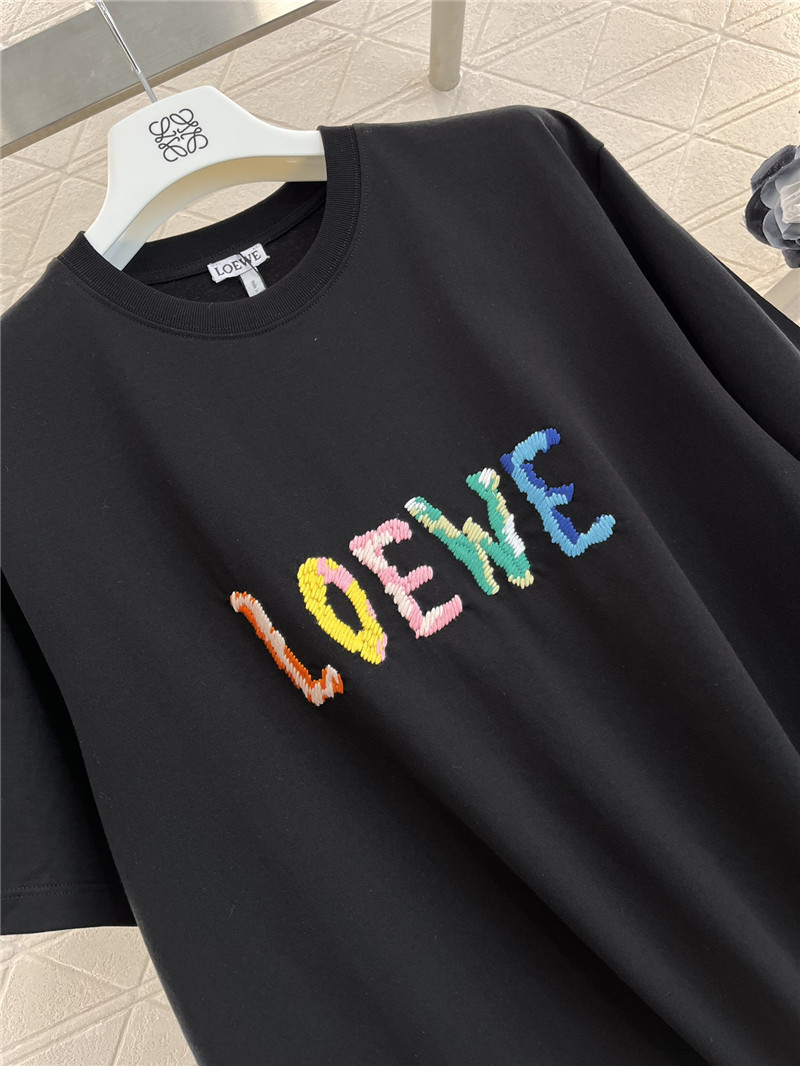 L0ew* logo-embroidered black t-shirt