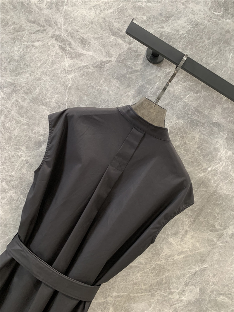 D10r small stand collar black dress