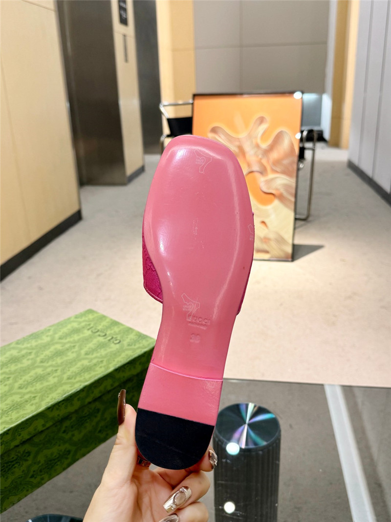 Gvc*1 interlocking g slide sandal in fuchsia gg canvas