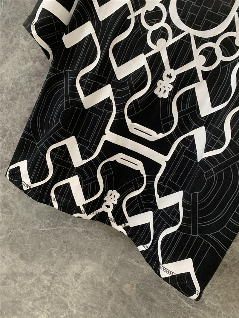 H**me5 geometric print v-neck short-sleeved t-shirt replicas clothes