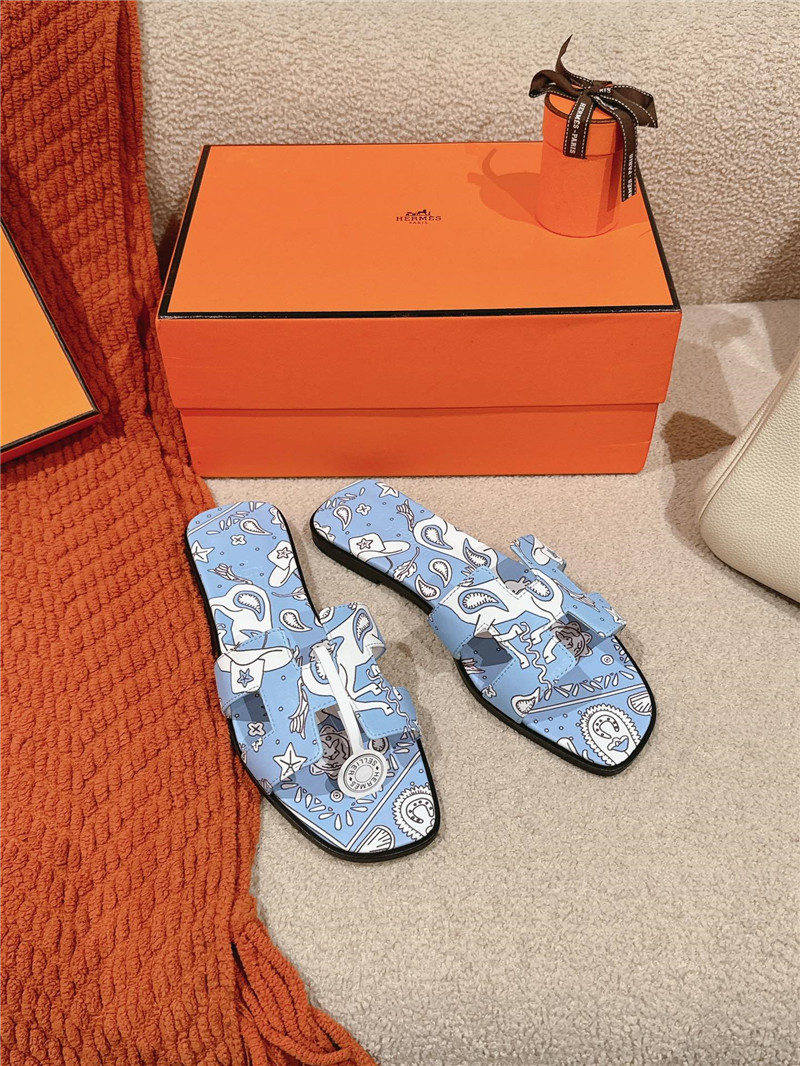 H**me5 oran sandal with blue animaux bandana