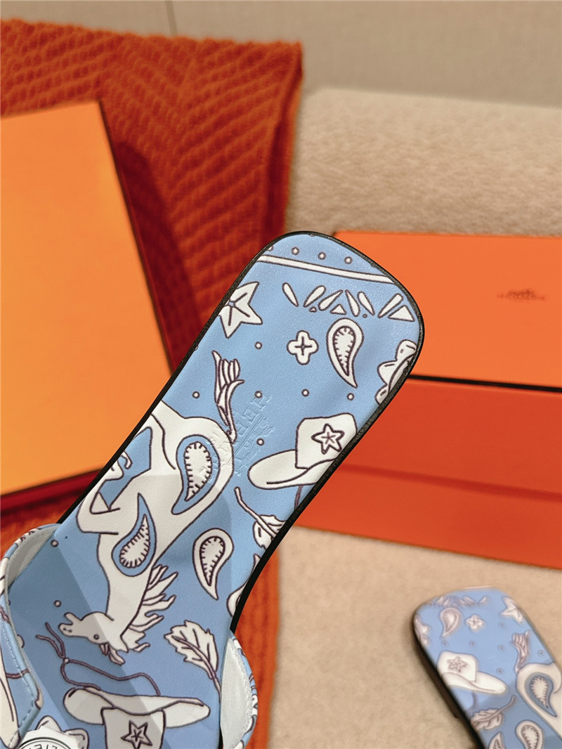 H**me5 oran sandal with blue animaux bandana
