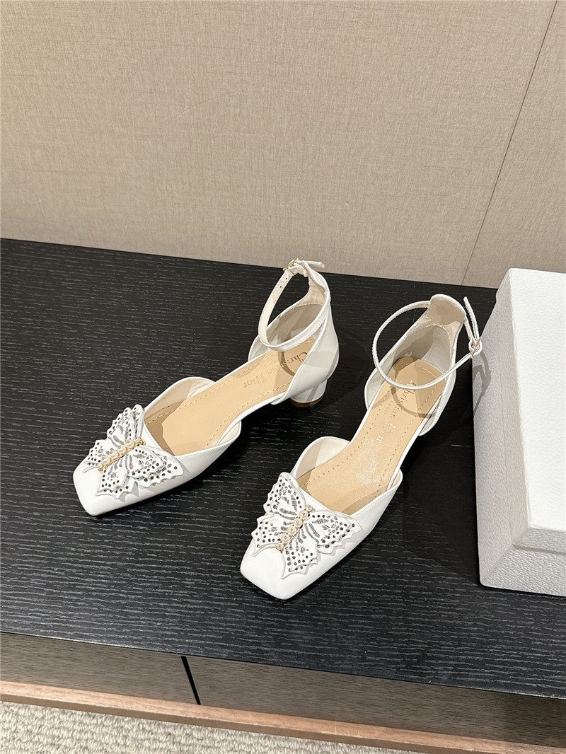 D10r tale butterfly beaded pumps in ivory leather