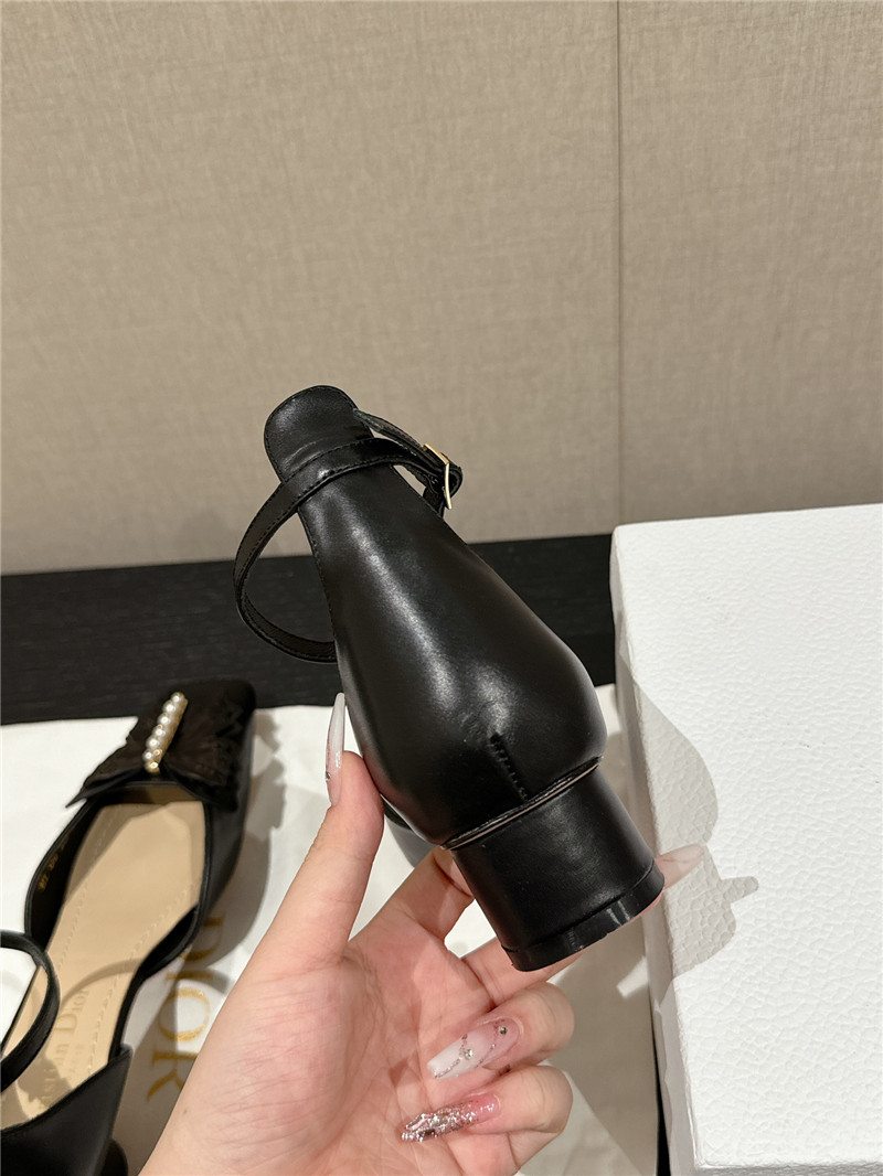 D10r tale butterfly beaded pumps in black leather