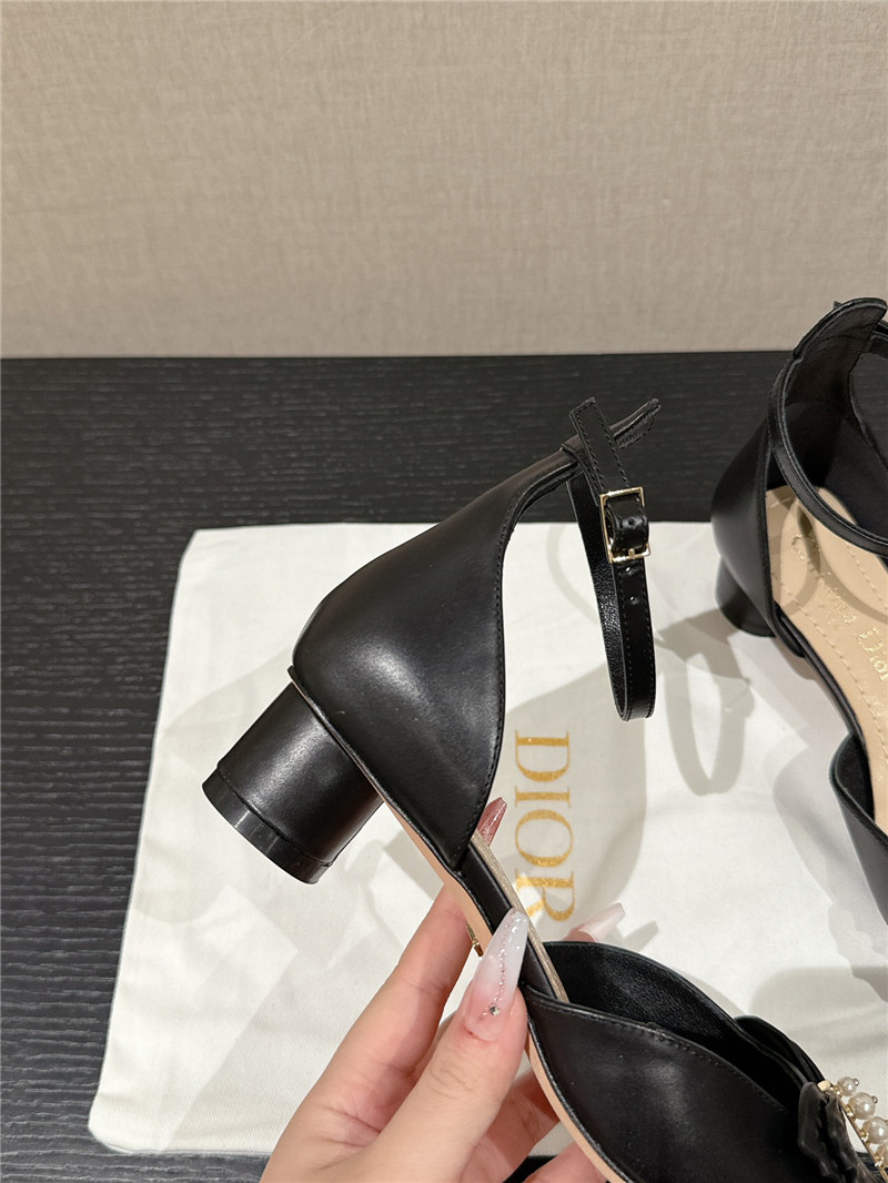 D10r tale butterfly beaded pumps in black leather