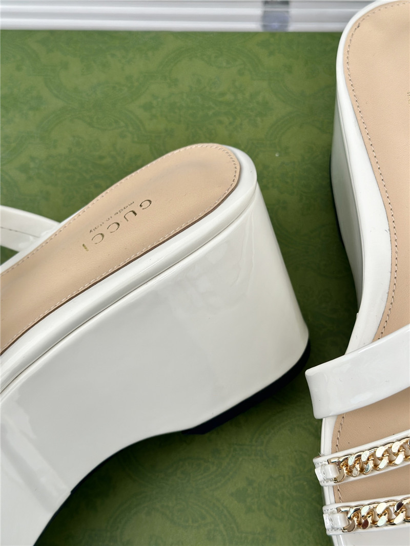 Gvc*1 signoria chain strappy platform slides in white