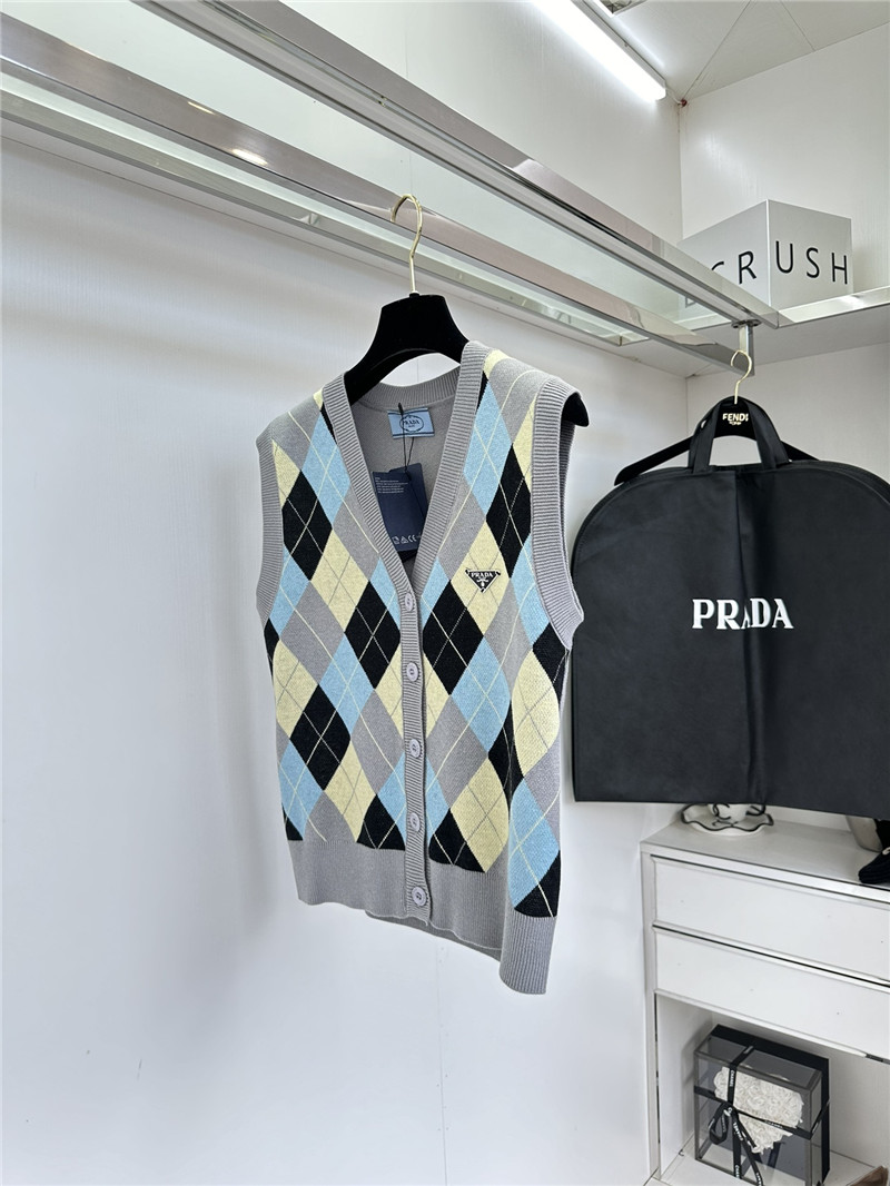 Pra*a preppy knitted vest replica clothing