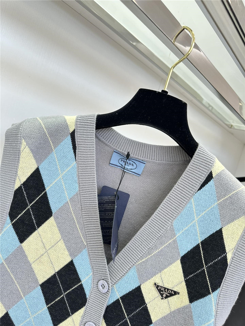 Pra*a preppy knitted vest replica clothing