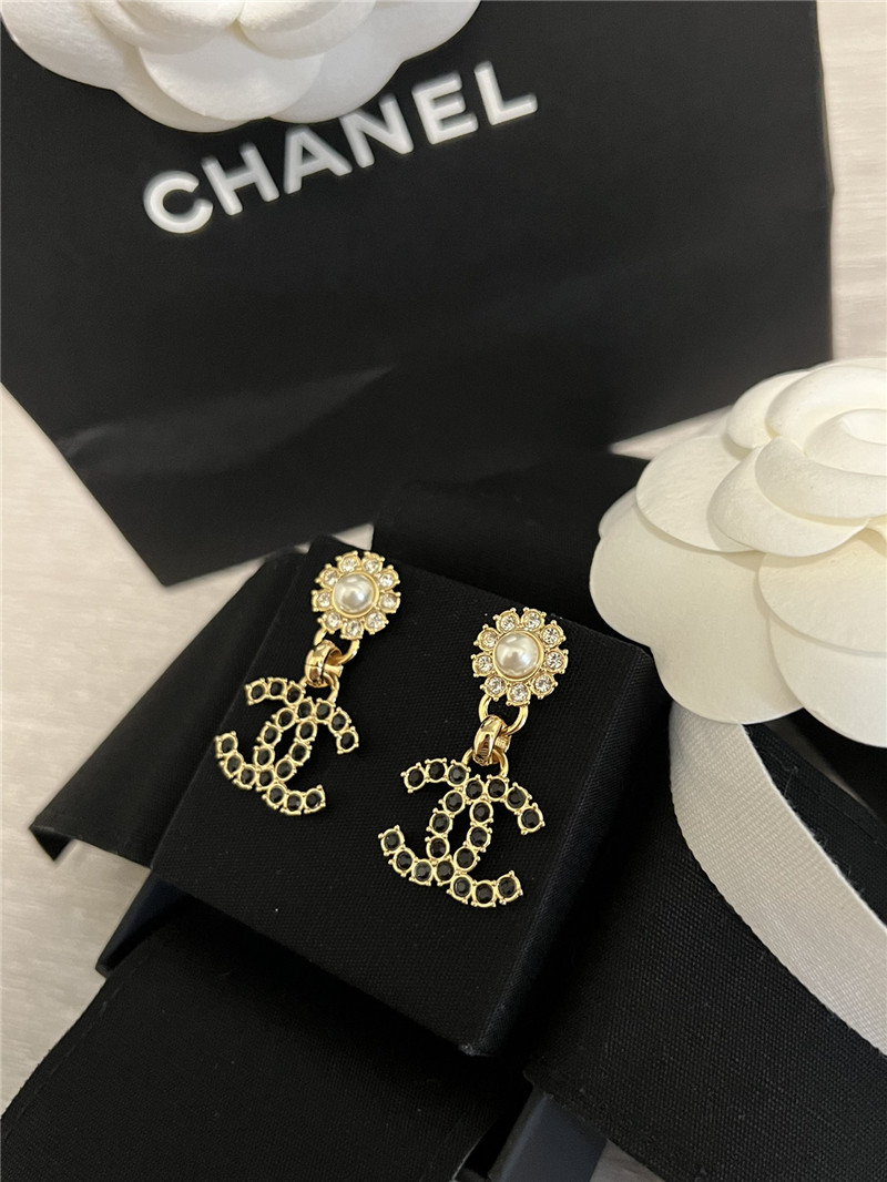 ch**el pearl flower black D1am0nd double c earrings