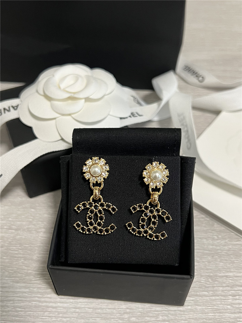 ch**el pearl flower black D1am0nd double c earrings