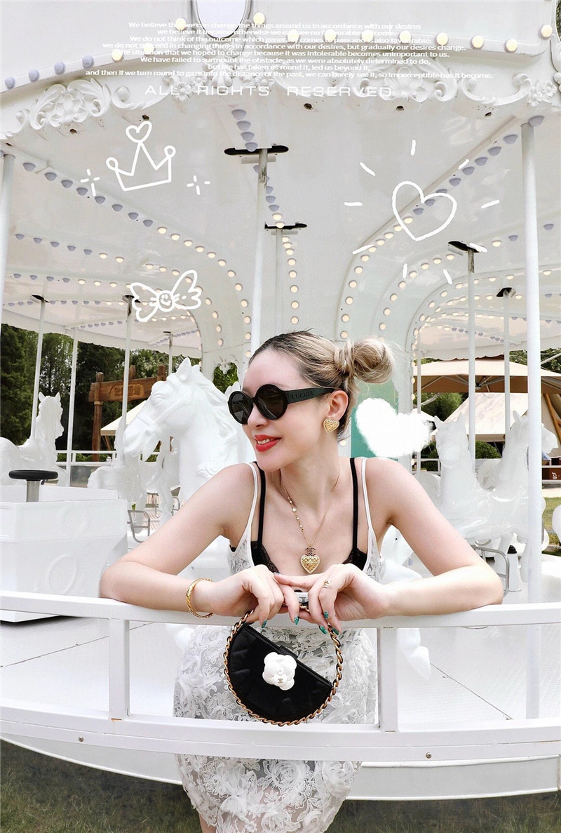 ch**el D1am0nd heart earrings