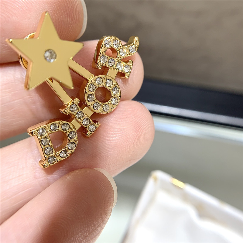 D10r star letter earrings