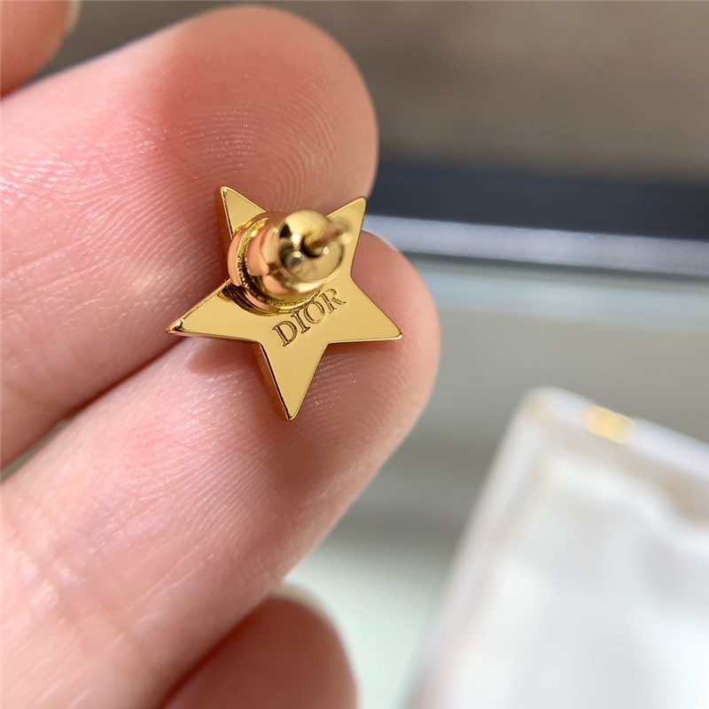 D10r star letter earrings