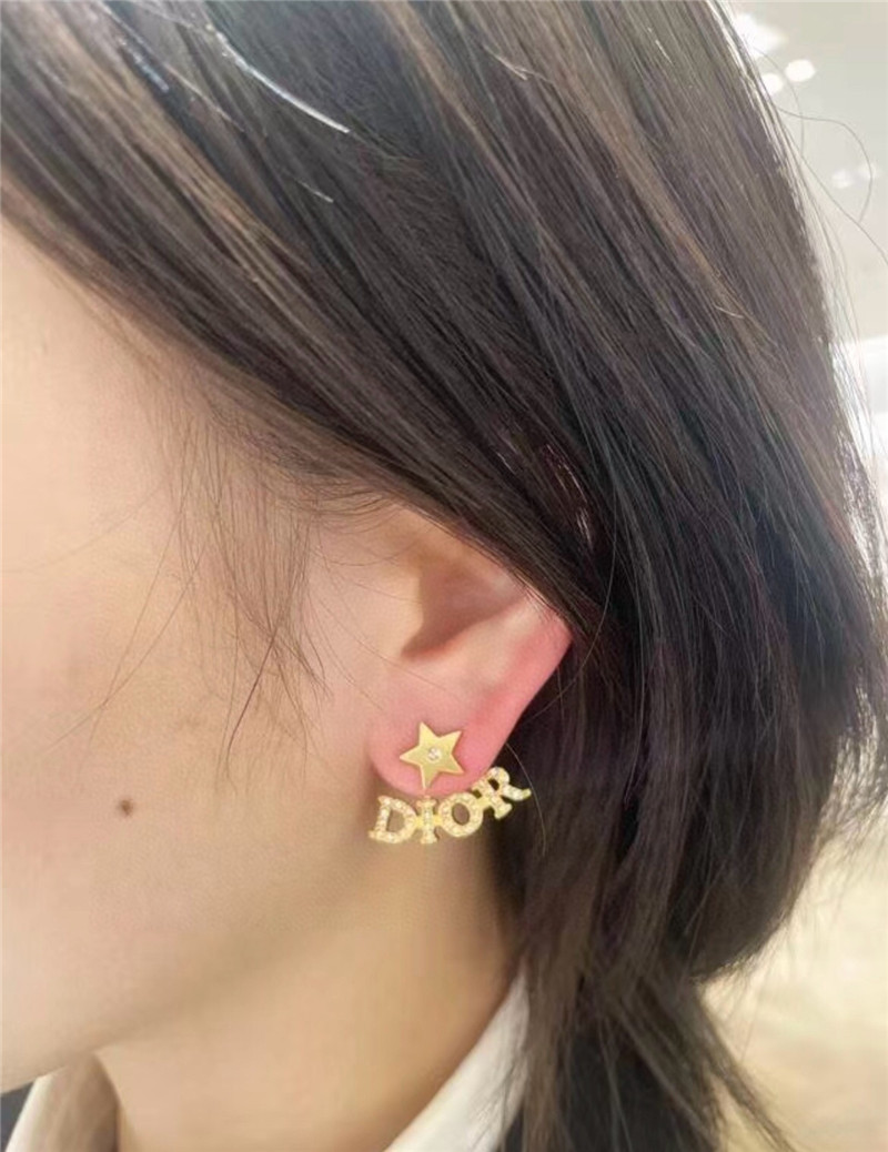D10r star letter earrings