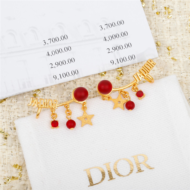 D10r red agate letter ear clip