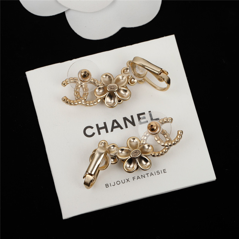 Ch**el new camellia ear clip