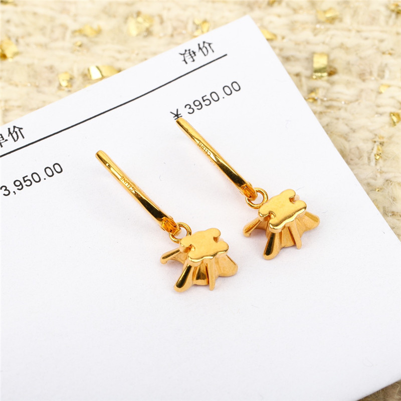 Ce1i*e three-dimensional arc de triomphe ear hooks
