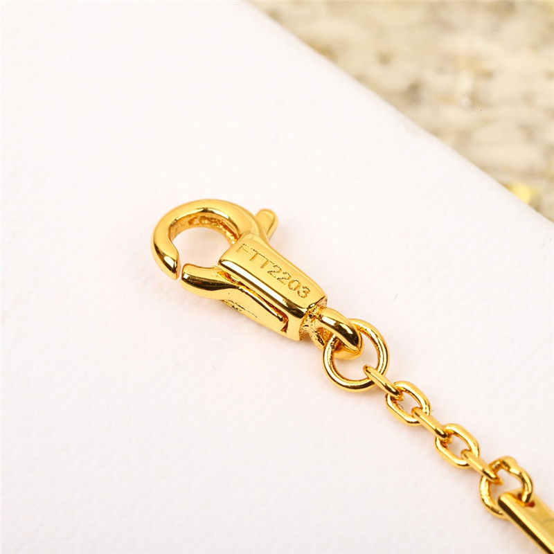 Ce1i*e three-dimensional arc de triomphe necklace