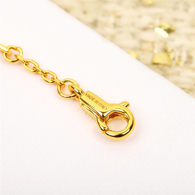 Ce1i*e three-dimensional arc de triomphe necklace