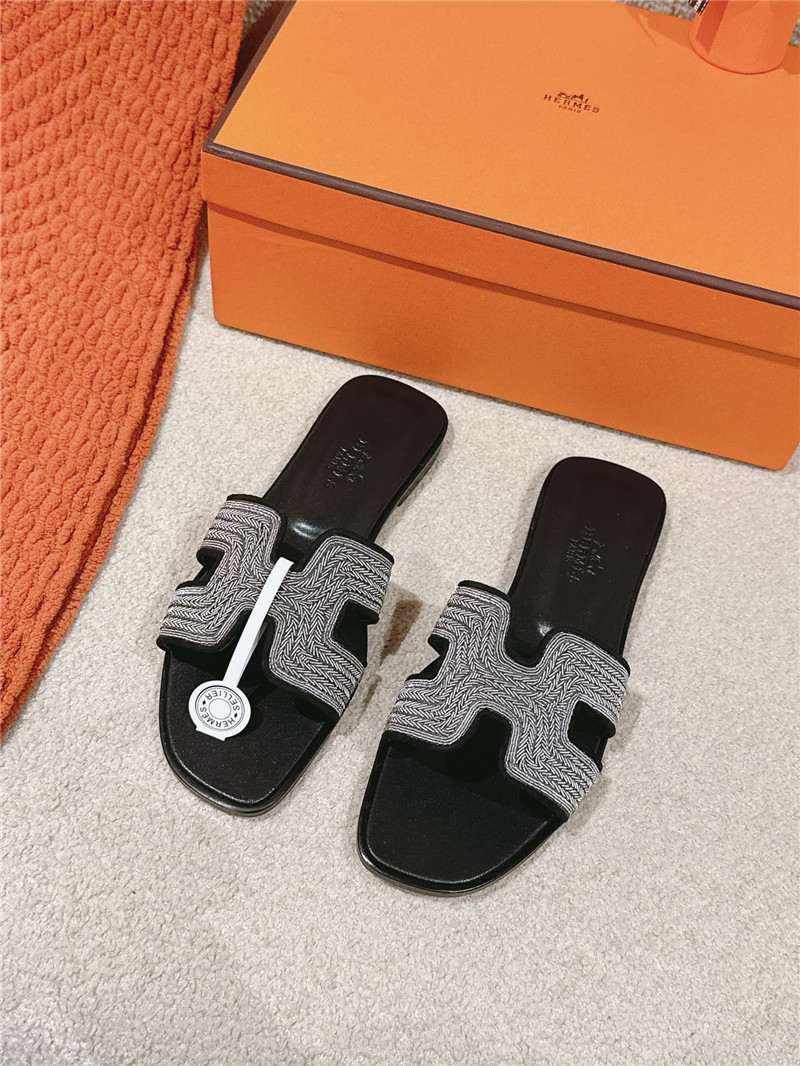 H**me5 oran sandal in black suede goatskin and dabka