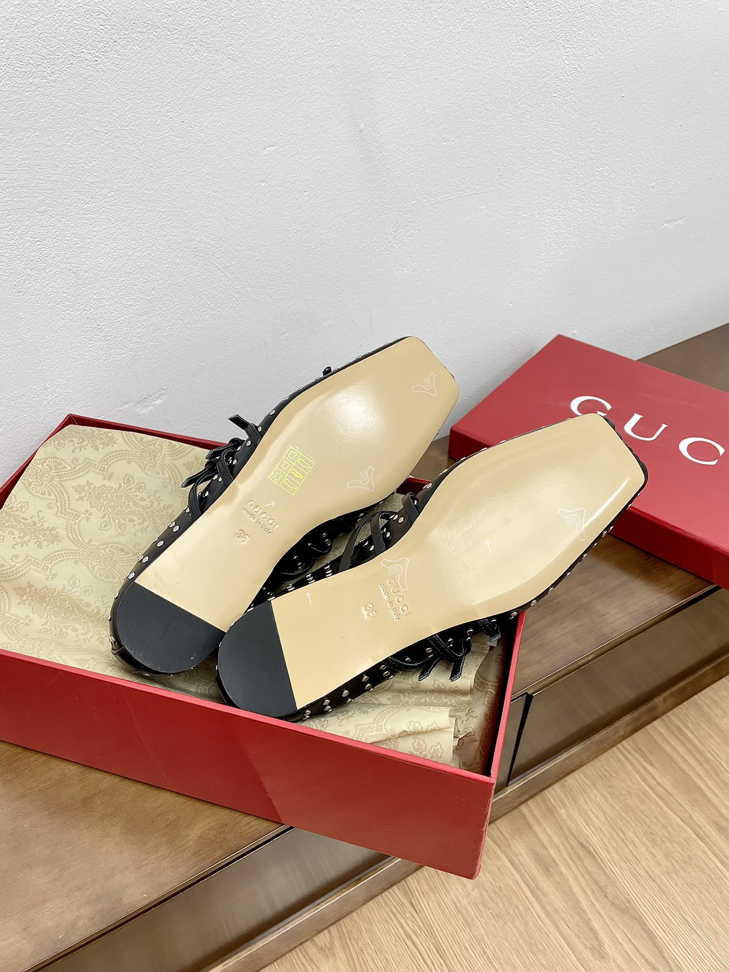 Gvc*1 horsebit ballet flat in black leather and studs