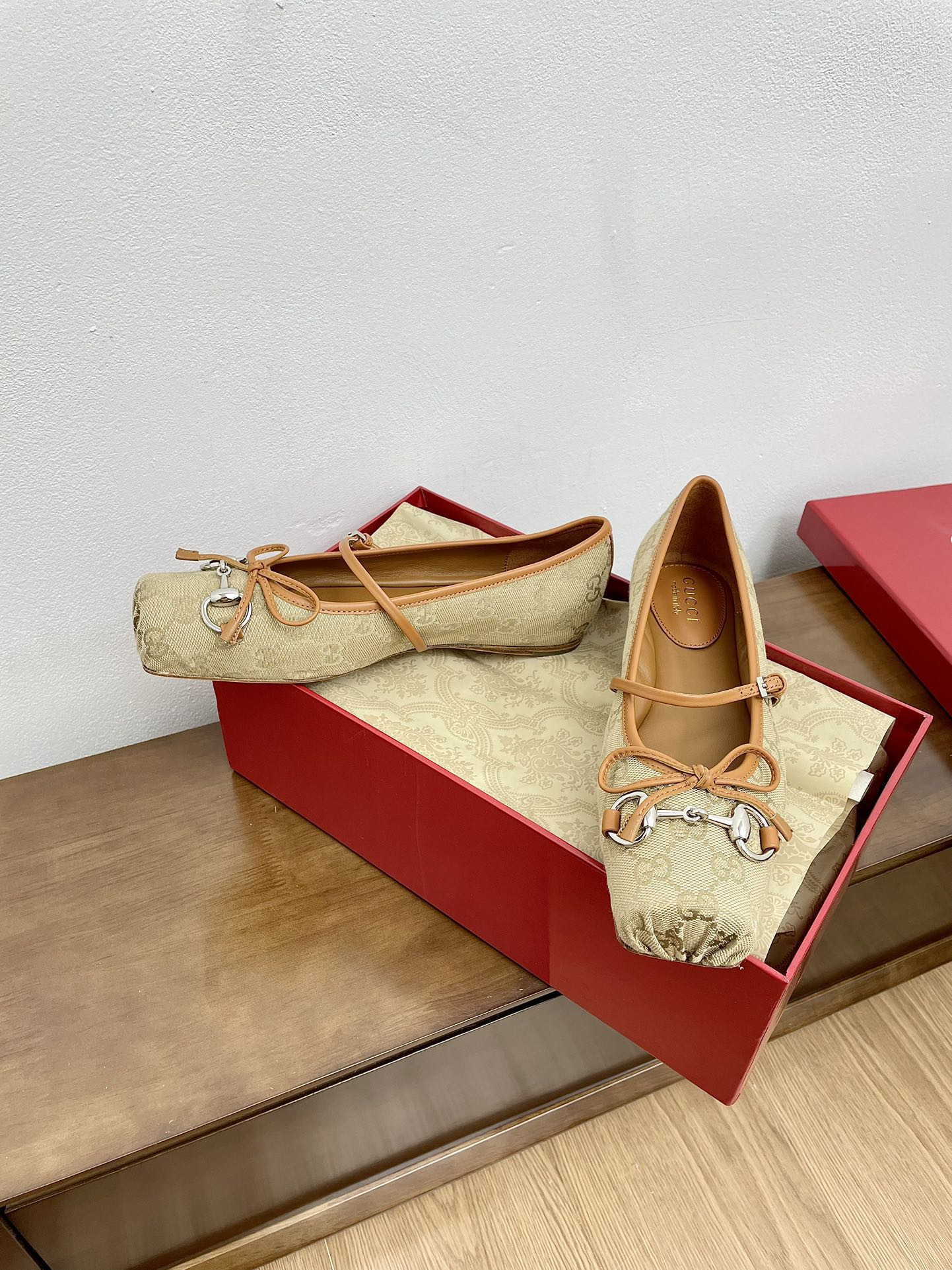 Gvc*1 horsebit ballet flat in beige & brown gg canvas