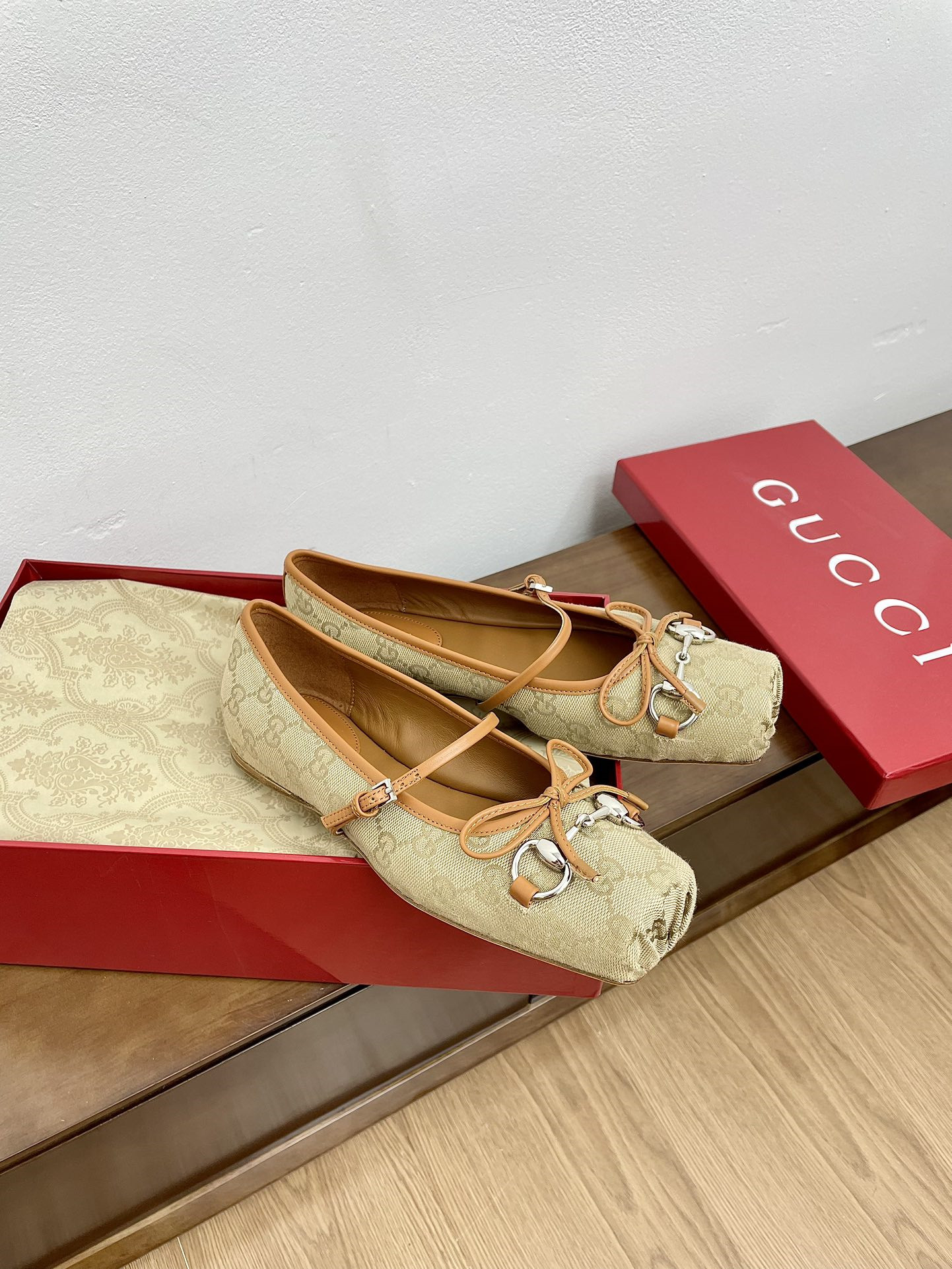 Gvc*1 horsebit ballet flat in beige & brown gg canvas
