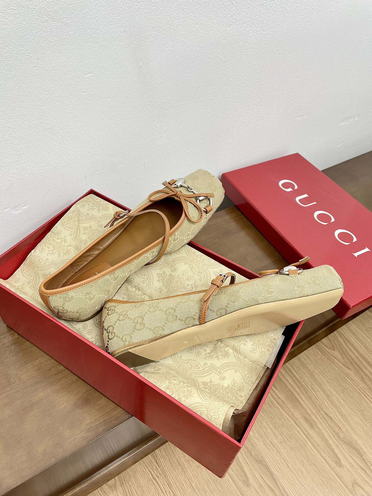 Gvc*1 horsebit ballet flat in beige & brown gg canvas
