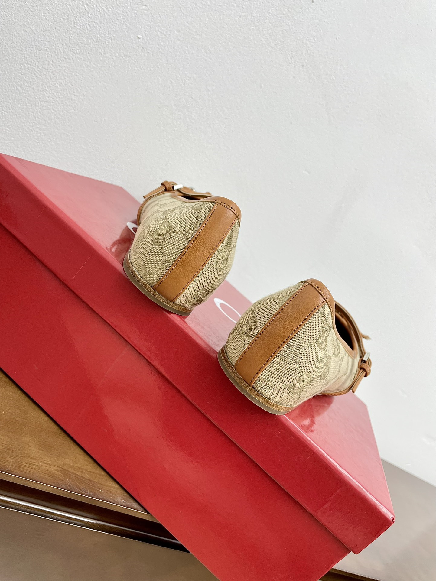 Gvc*1 horsebit ballet flat in beige & brown gg canvas